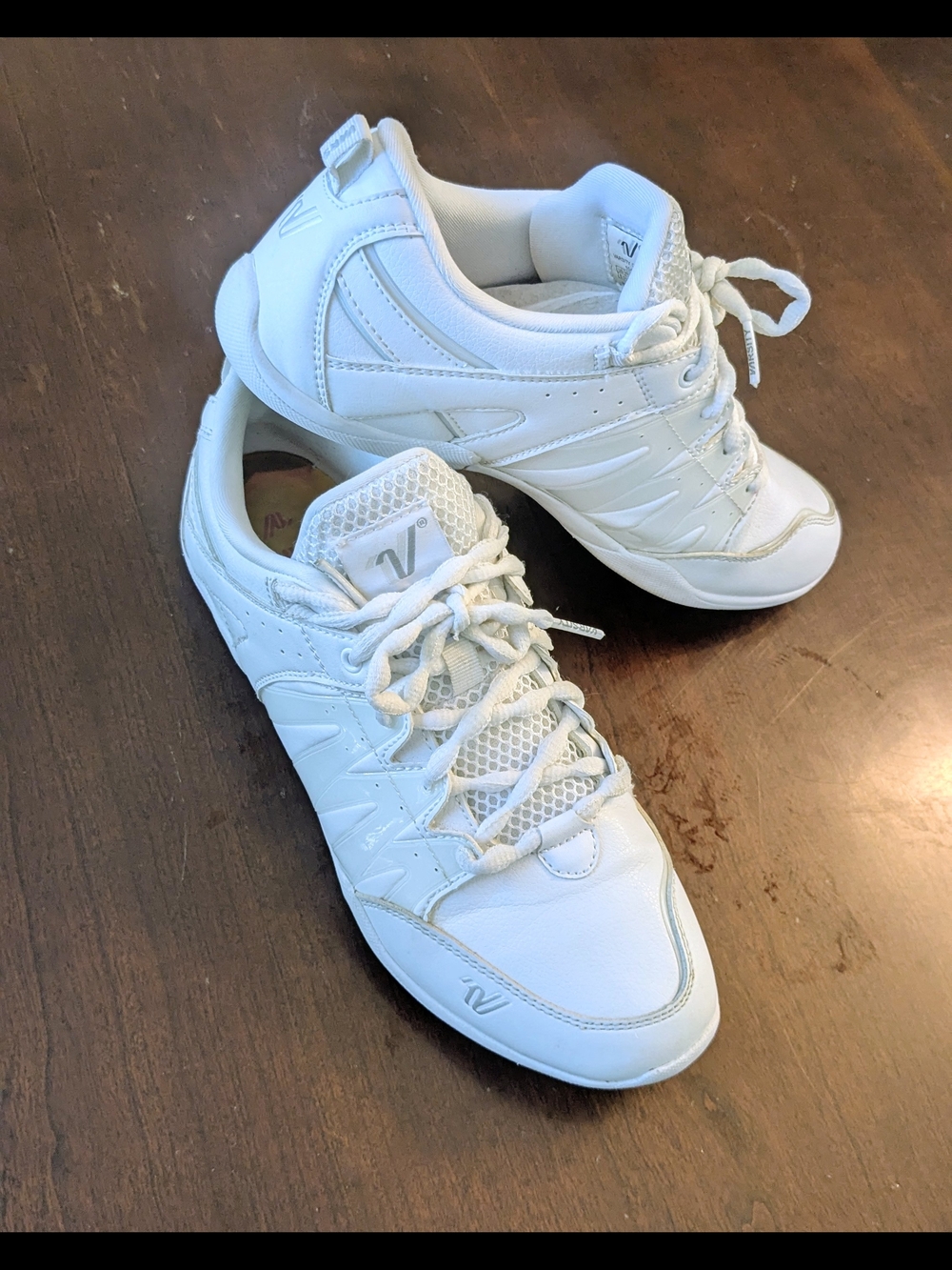 Varsity Spirit Charge Cheer Shoes - Size 8.5 - Like New Excellent Condition